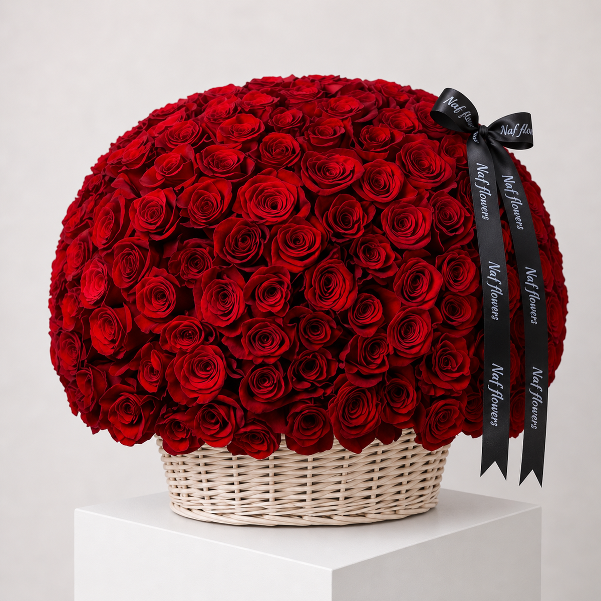 200 pcs Red Rose Basket
